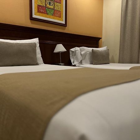 Ritz Hotel Mendoza Bagian luar foto