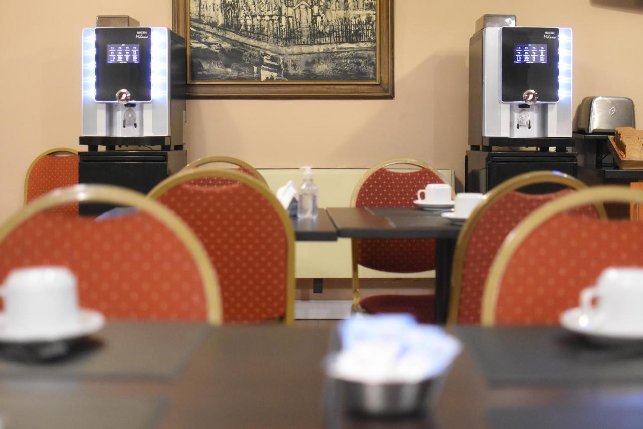 Ritz Hotel Mendoza Bagian luar foto