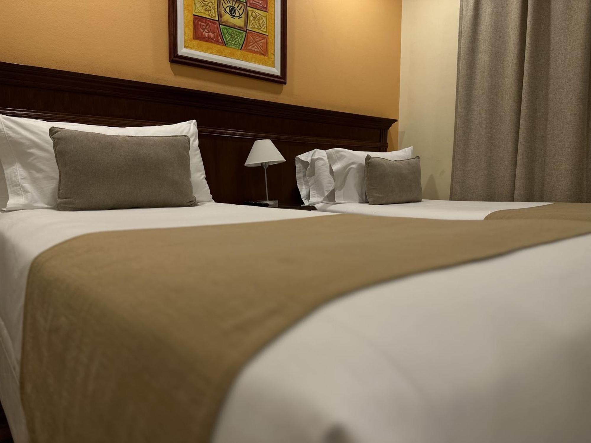 Ritz Hotel Mendoza Bagian luar foto